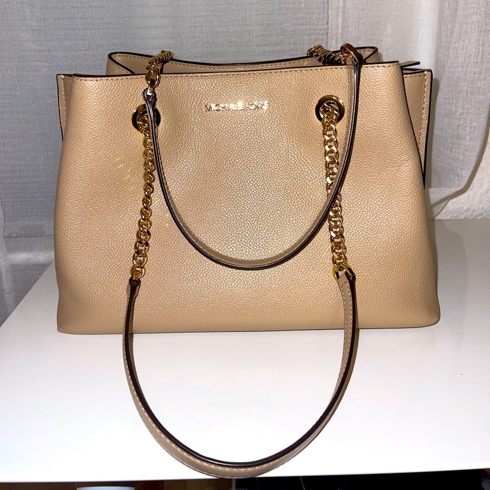 MK purse still available